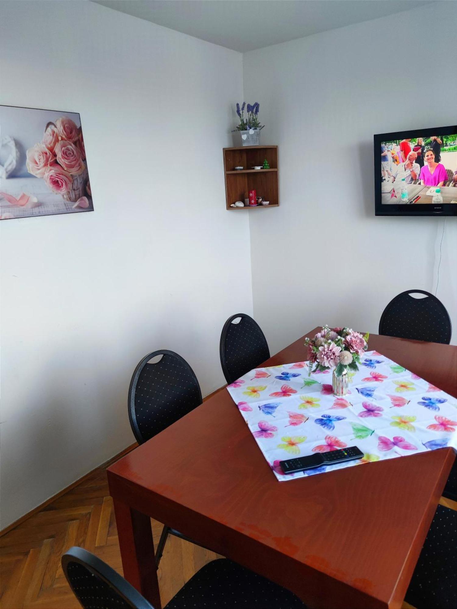 Fast Apartment In The Centrum เลวิเช ภายนอก รูปภาพ